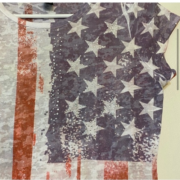 Size says medium but fits like a small INC Concepts short sleeve USA flag shirt - Picture 3 of 6